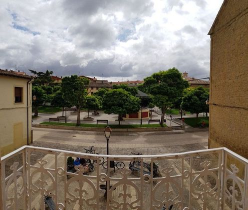 Foto 2 de Pis en venda a Casalarreina de 6 habitacions amb terrassa i balcó