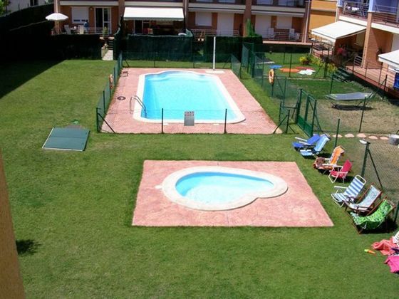 Foto 1 de Casa adossada en venda a Alesanco de 3 habitacions amb terrassa i piscina
