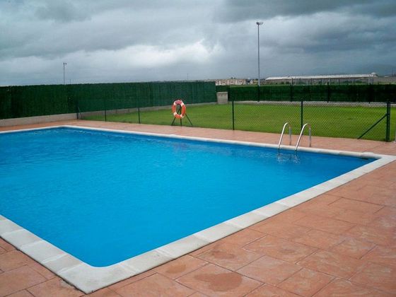 Foto 2 de Dúplex en venda a Castañares de Rioja de 2 habitacions amb terrassa i piscina