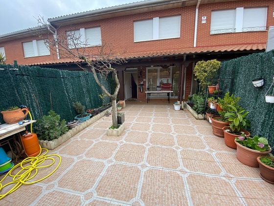 Foto 1 de Casa adossada en venda a avenida De la Rioja de 3 habitacions amb terrassa i piscina