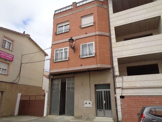 Foto 1 de Casa adossada en venda a calle Mayor de 7 habitacions amb terrassa i calefacció