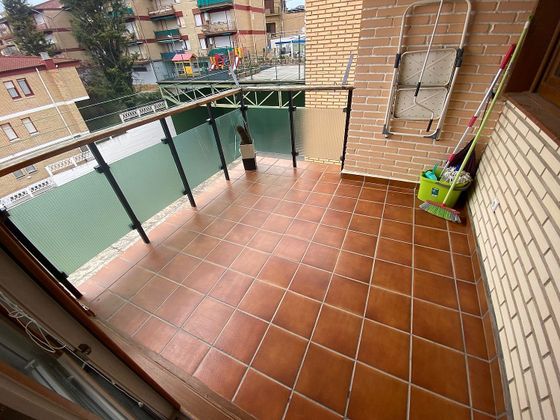 Foto 1 de Venta de piso en avenida De la Rioja de 3 habitaciones con terraza y piscina