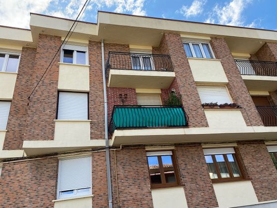 Foto 1 de Venta de piso en calle Sotillo de 3 habitaciones con terraza y garaje