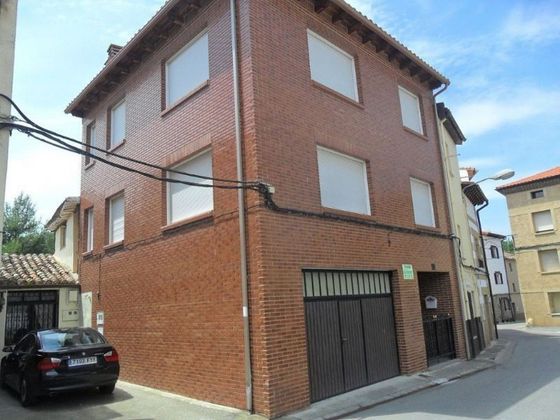 Foto 1 de Casa en venda a Castañares de Rioja de 4 habitacions amb terrassa i garatge