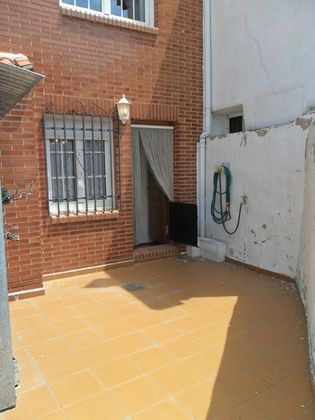 Foto 2 de Casa en venda a Castañares de Rioja de 4 habitacions amb terrassa i garatge