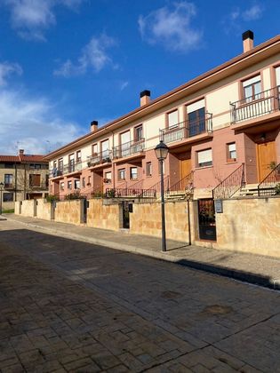 Foto 1 de Casa adossada en venda a calle El Cercado de 4 habitacions amb terrassa i garatge