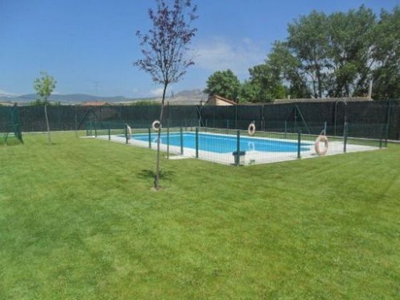 Foto 1 de Venta de casa en Sajazarra de 3 habitaciones con terraza y piscina