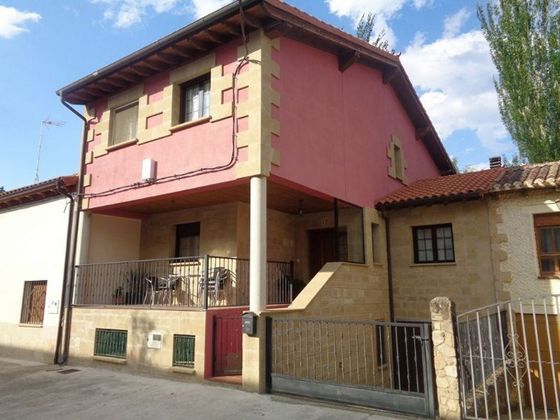 Foto 1 de Casa adosada en venta en calle Hontanillas de 4 habitaciones con terraza y garaje
