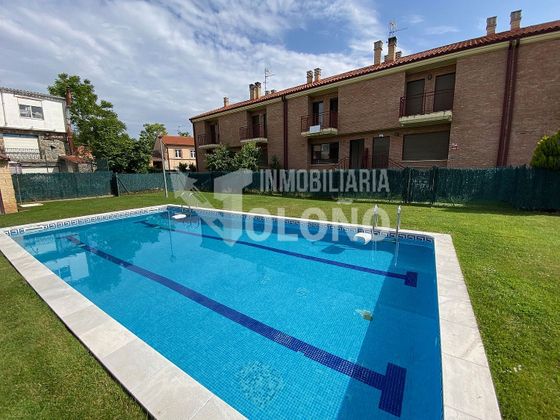 Foto 2 de Casa adosada en venta en calle Najera de 3 habitaciones con terraza y piscina