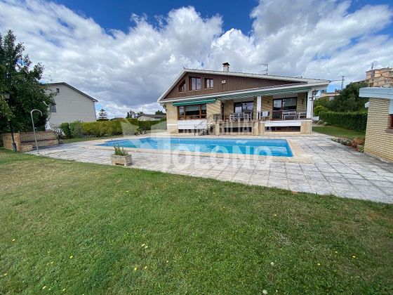 Foto 2 de Xalet en venda a avenida De la Rioja de 6 habitacions amb terrassa i piscina