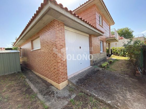 Foto 2 de Chalet en venta en calle Higueruela de 4 habitaciones con garaje y jardín