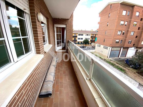 Foto 2 de Piso en venta en calle Camilo Jose Cela de 3 habitaciones con terraza y piscina
