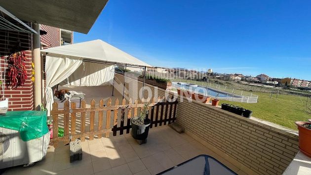 Foto 2 de Pis en venda a urbanización Rio Oja de 2 habitacions amb terrassa i piscina