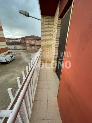 Foto 2 de Pis en venda a travesía Estación de 3 habitacions amb piscina i balcó
