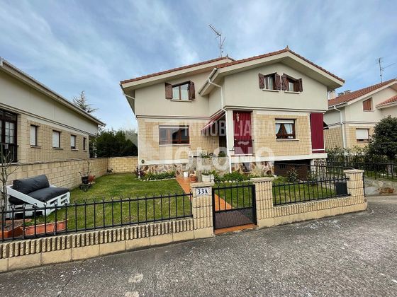 Foto 2 de Casa en venda a calle Mirasierra de 3 habitacions amb terrassa i piscina