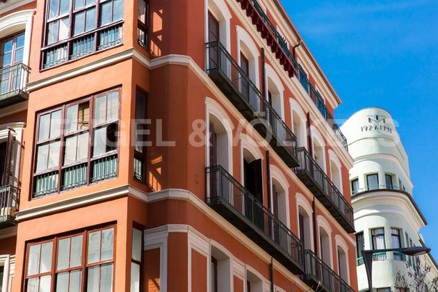 Foto 2 de Pis en venda a calle Duque de la Victoria de 4 habitacions amb balcó i calefacció