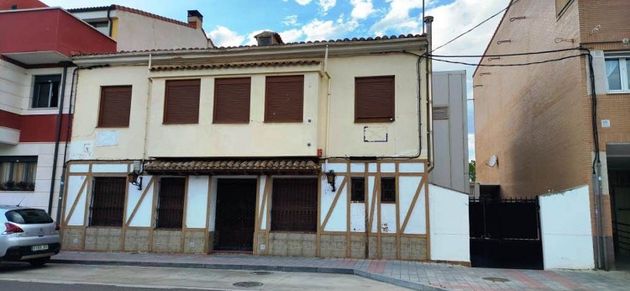 Foto 1 de Casa adossada en venda a paseo Padre Faustino Calvo de 10 habitacions amb calefacció i ascensor