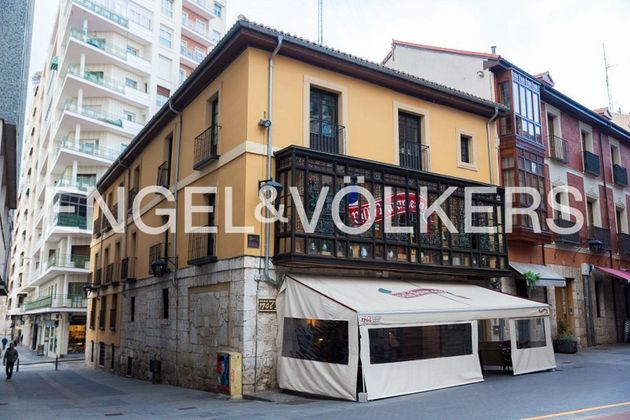 Foto 2 de Piso en venta en plaza Martí y Monsó de 3 habitaciones con balcón y calefacción