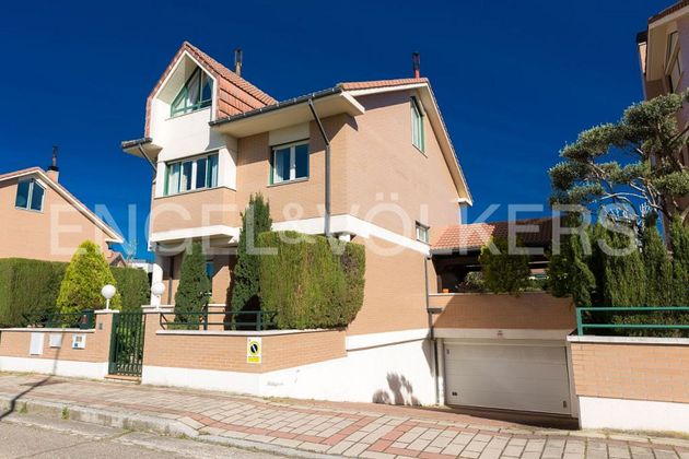 Foto 2 de Casa en venda a calle Eduardo García Benito de 5 habitacions amb terrassa i piscina