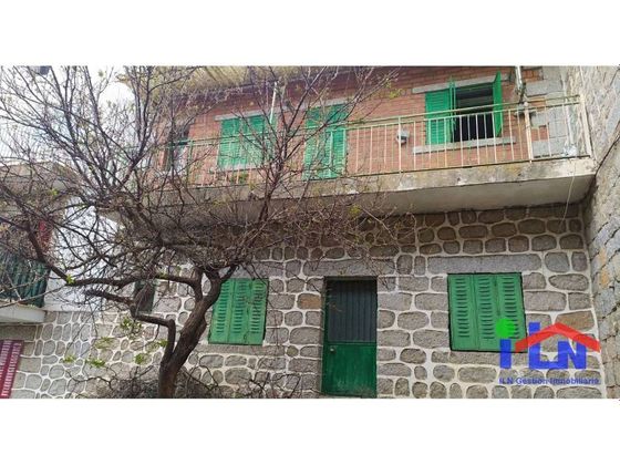Foto 1 de Casa adosada en venta en Hoyo de Pinares (El) de 5 habitaciones con terraza y jardín