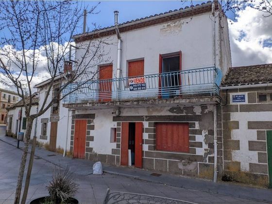 Foto 2 de Casa adossada en venda a calle La Pila de 7 habitacions amb terrassa i balcó