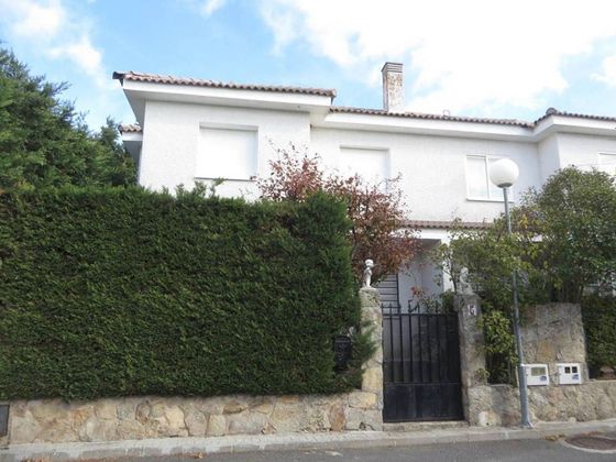 Foto 2 de Xalet en venda a Navalperal de Pinares de 3 habitacions amb terrassa i jardí