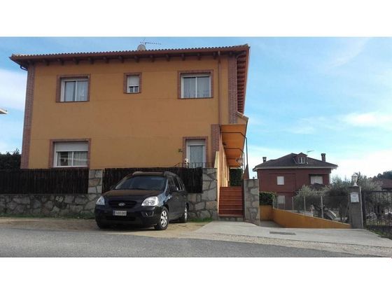 Foto 1 de Venta de casa en Adrada (La) de 3 habitaciones con terraza y jardín