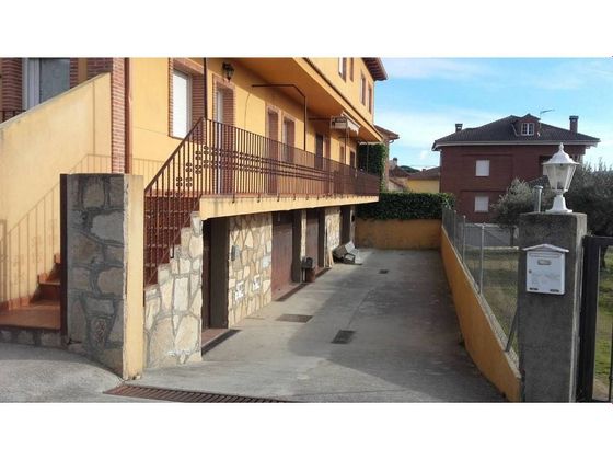 Foto 2 de Venta de casa en Adrada (La) de 3 habitaciones con terraza y jardín