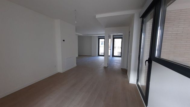 Foto 1 de Venta de piso en avenida Navarra de 3 habitaciones con terraza y garaje
