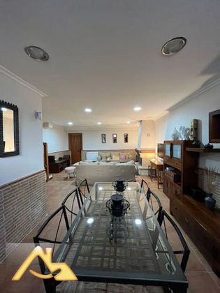 Foto 2 de Casa adossada en venda a avenida De Miguel de Cervantes de 4 habitacions amb terrassa i calefacció