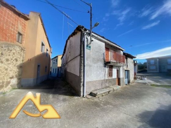 Foto 1 de Casa rural en venda a calle Reguerillo de 4 habitacions i 196 m²