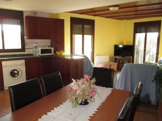 Foto 1 de Venta de piso en Mora de Rubielos de 3 habitaciones con terraza y balcón
