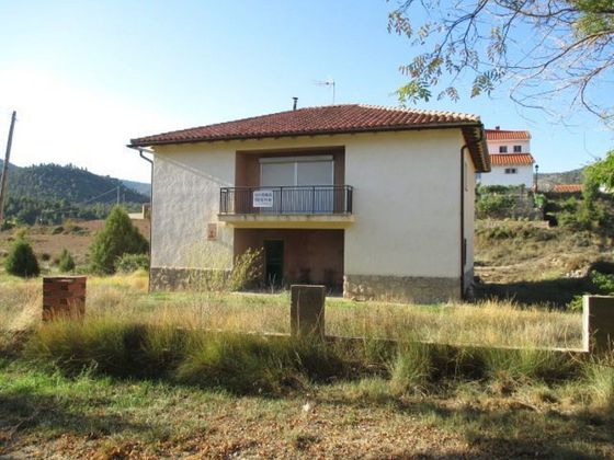 Foto 1 de Casa en venda a Manzanera de 3 habitacions amb terrassa i jardí