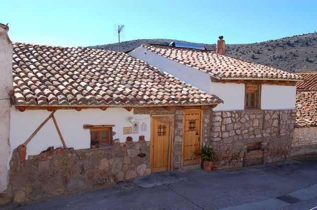 Foto 1 de Casa en venta en Monterde de Albarracín de 3 habitaciones con jardín y calefacción