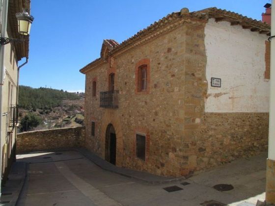 Foto 1 de Casa en venda a Puebla de Valverde (La) de 1 habitació amb jardí i balcó