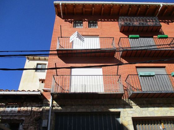 Foto 1 de Casa rural en venta en Camarena de la Sierra de 4 habitaciones con garaje y balcón
