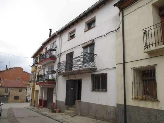 Foto 1 de Venta de casa en Guadalaviar de 5 habitaciones con balcón