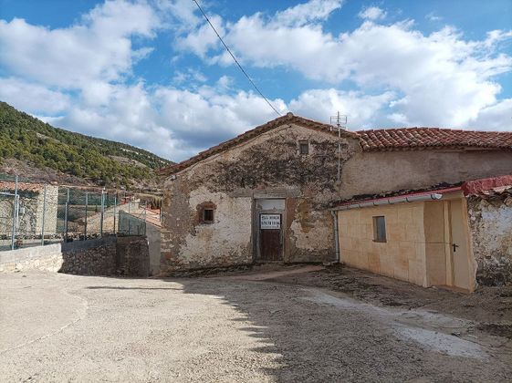Foto 1 de Casa en venda a Jabaloyas de 4 habitacions amb terrassa