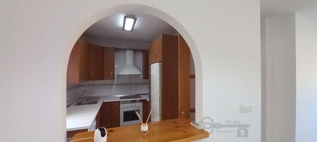 Foto 2 de Venta de piso en Roche de 3 habitaciones con garaje y aire acondicionado