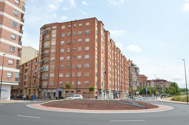 Foto 1 de Pis en venda a calle Ingenieros Pino y Amorena de 3 habitacions amb calefacció i ascensor