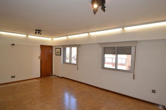 Foto 1 de Pis en venda a calle Santander de 3 habitacions amb garatge i aire acondicionat