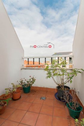 Foto 2 de Àtic en venda a calle De la Tapia de 4 habitacions amb terrassa i garatge