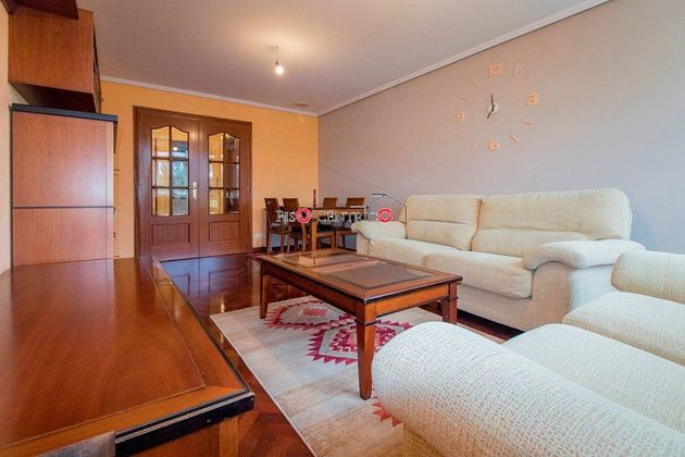 Foto 1 de Piso en alquiler en Los Castros - Castrillón - Eiris de 3 habitaciones con garaje y muebles