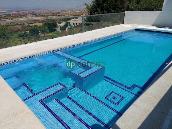 Foto 2 de Casa en venta en El Clavín-Valdeluz de 6 habitaciones con piscina y garaje