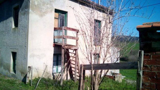 Foto 2 de Casa rural en venda a calle Solorzano de 3 habitacions amb jardí