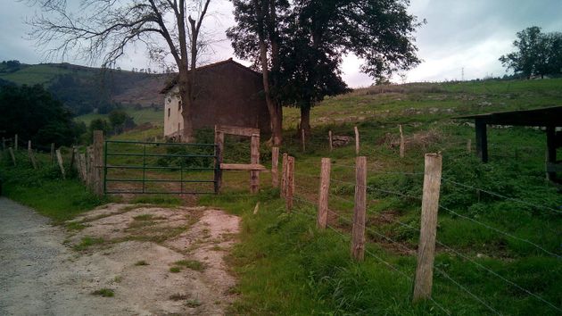 Foto 1 de Casa rural en venda a calle Solorzano amb jardí