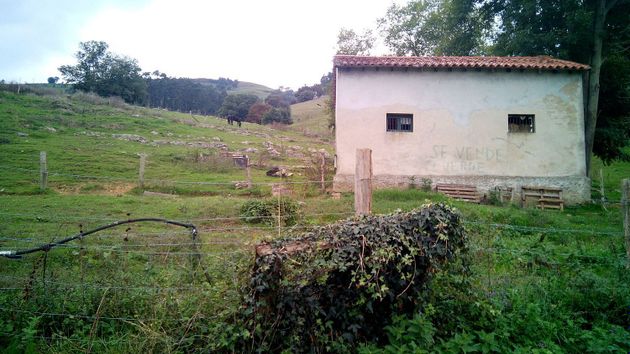 Foto 2 de Casa rural en venda a calle Solorzano amb jardí