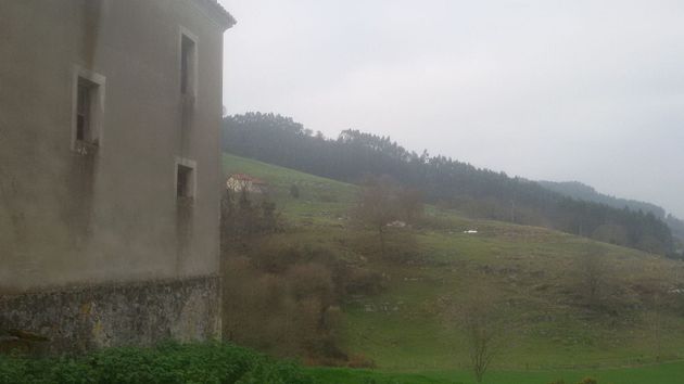Foto 2 de Venta de casa rural en Solórzano con jardín
