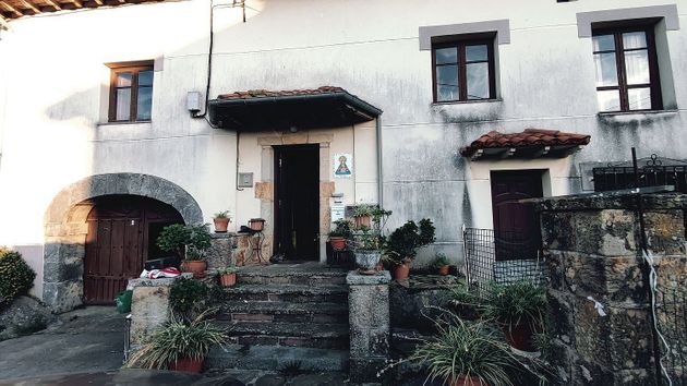Foto 1 de Casa en venda a calle Vis de 5 habitacions amb terrassa i jardí