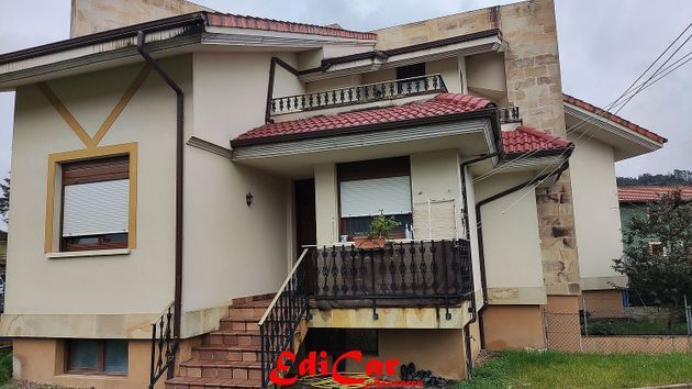 Foto 2 de Casa en venta en calle Vij de 4 habitaciones con terraza y jardín